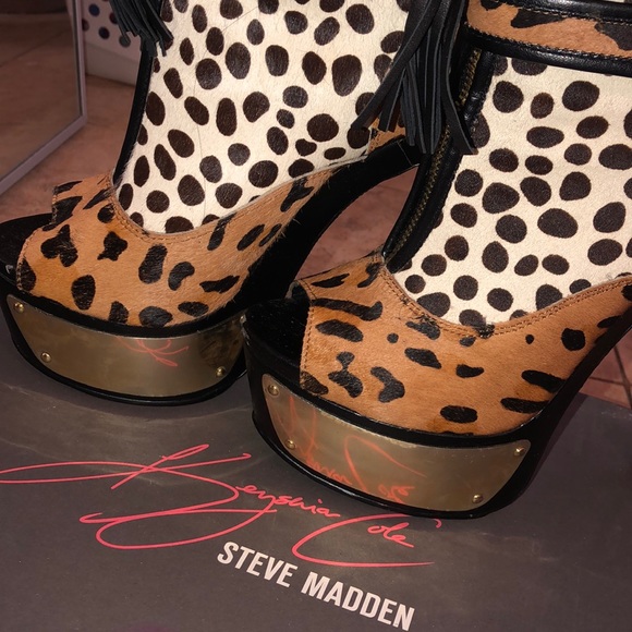 Steve Madden peep toe booties - Picture 2 of 6